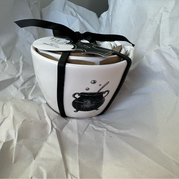 Rae Dunn Other - Rae Dunn witches cauldron measuring cups